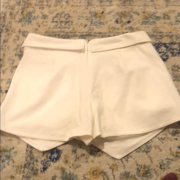 Envelope White Skirt/ Shorts - Picture 5 of 6